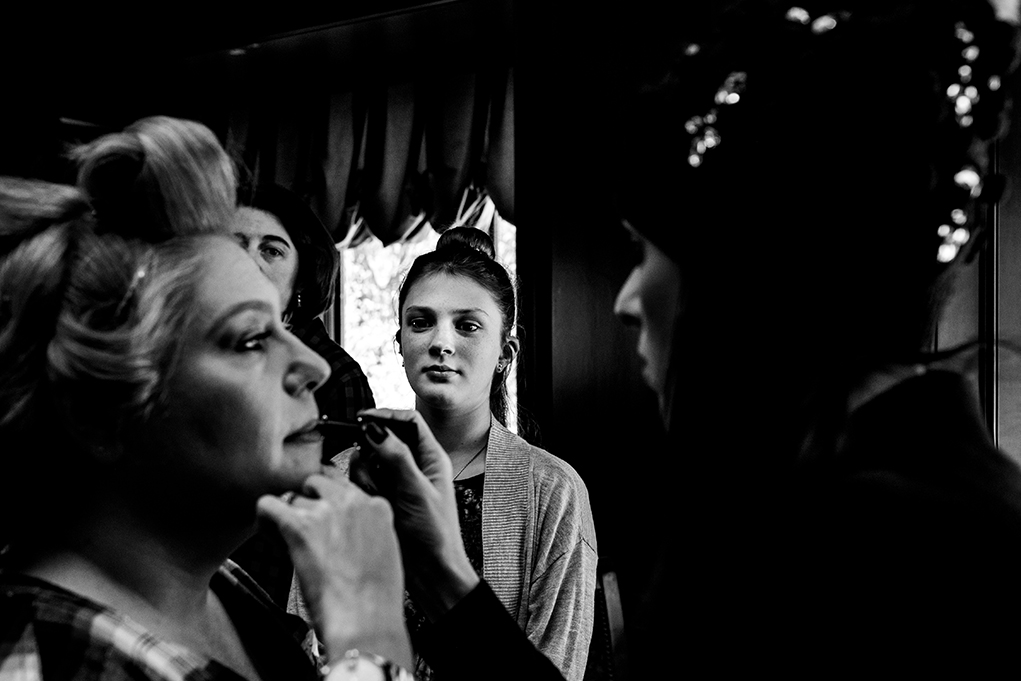 Bride getting ready at the Mount Vernon Country Club wedding in Alexandria Virginia photographed by Potok's World Photography based in Washington DC