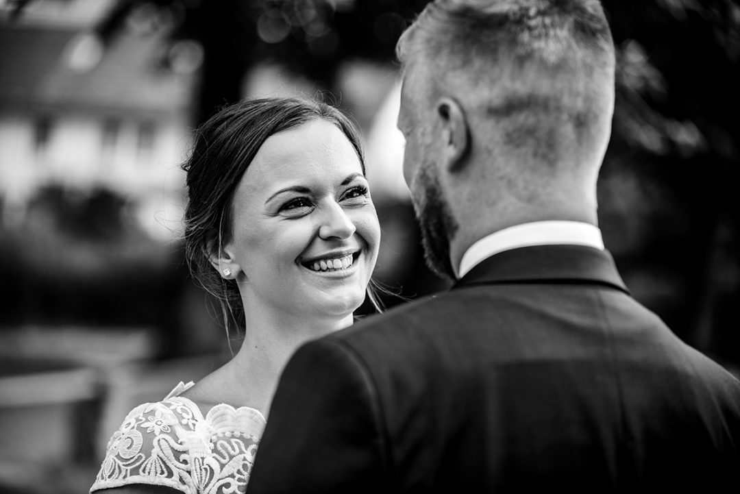 Weddings during coronavirus: Small outdoor wedding ceremony and exchange of vows during the global pandemic by DC wedding photographers of Potok's World Photography