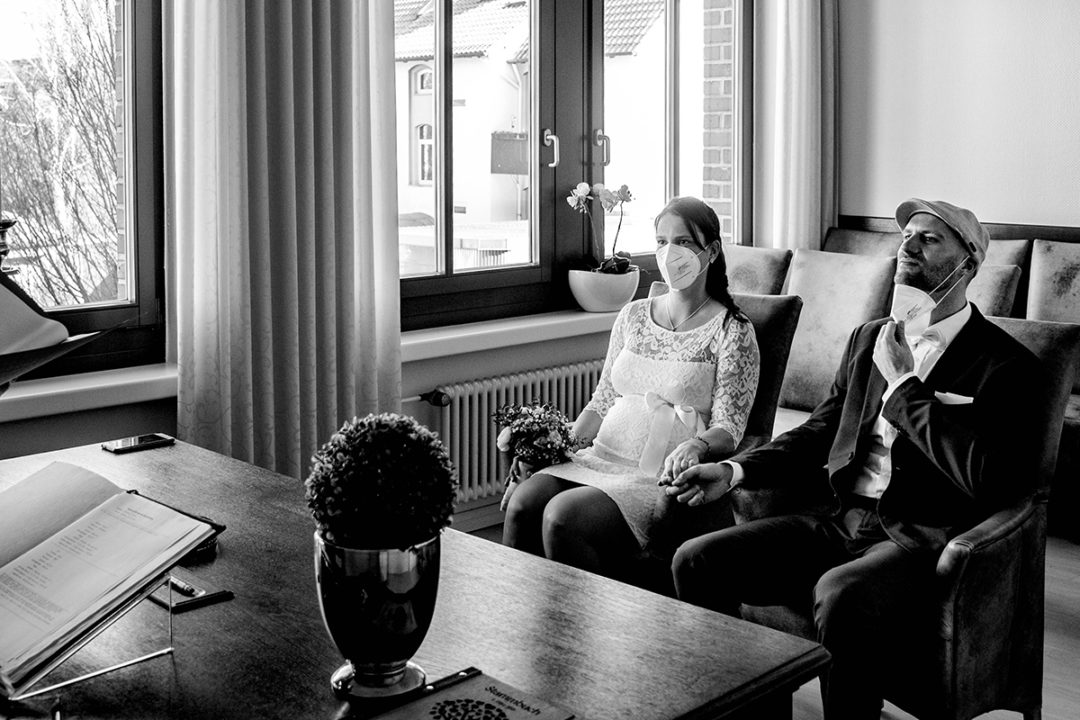 Bride and groom in masks for courthouse wedding during Covid-19 in Gehrden Germany by DC wedding photographers of Potok's World Photography