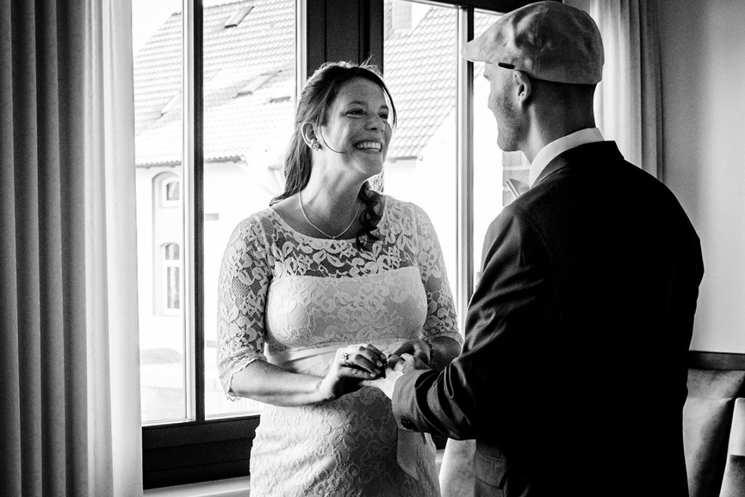 Ring exchange during Covid-19 courthouse wedding in Gehrden, Germany by DC wedding photographers of Potok's World Photography
