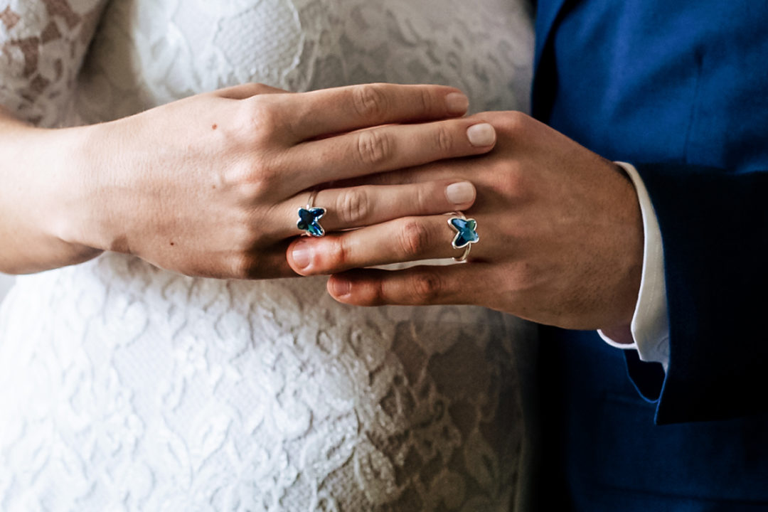 Ring exchange during Covid-19 courthouse wedding in Gehrden, Germany by DC wedding photographers of Potok's World Photography