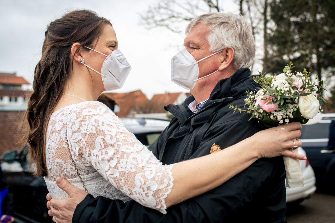 Courthouse wedding during Covid-19 in Gehrden Germany by DC wedding photographers of Potok's World Photography