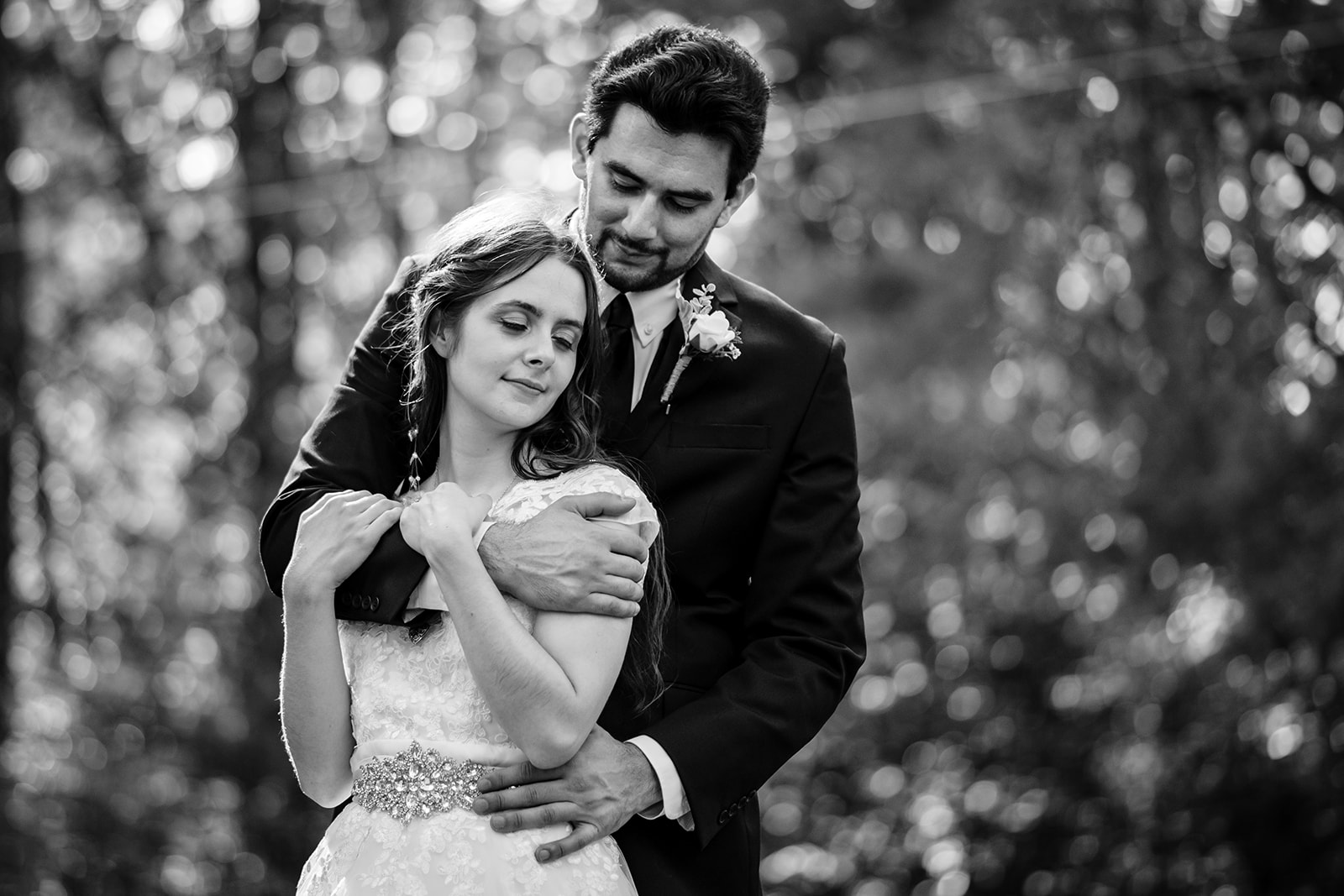 Nature-themed Fredericksburg Virginia wedding portraits of the bride and groom by Potok's World Photography