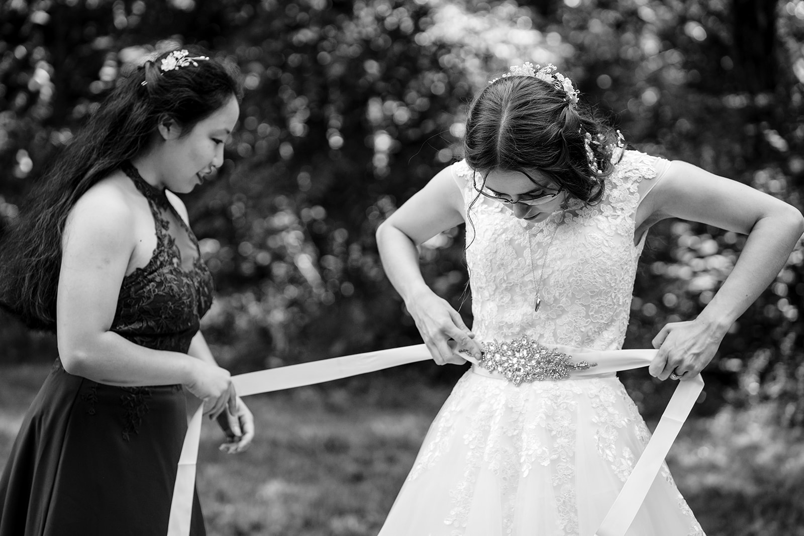 Photos of a Fredericksburg VA bride getting into her wedding dress by Potok's World Photography